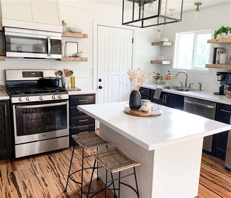 DIY WHITE QUARTZ LOOK-ALIKE COUNTERS USING EPOXY - Grace Oaks Designs