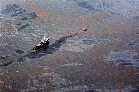 U.S., five states announce settlement with BP over gulf oil spill | PBS ...