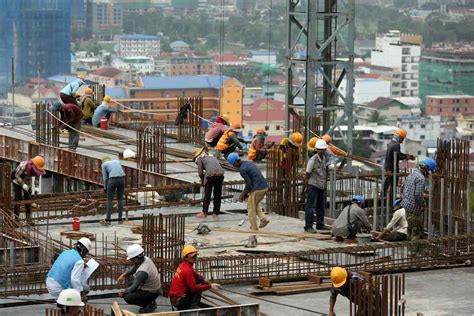 Construction workers risk lives for ῾riches᾽ | The ASEAN Post