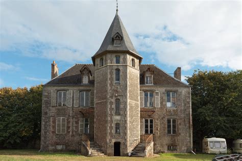 Le château Lalalère. Un petit château dans son jus, intact… | by Tipeek ...