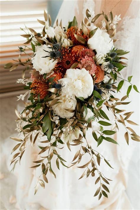 27 Best Fall Wedding Flowers - Gorgeous Wedding Bouquets - Mrs to Be