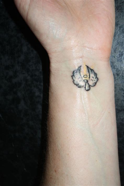 small angel tattoos - Google Search | Wing tattoos on wrist, Angel tattoo for women, Tattoos for ...