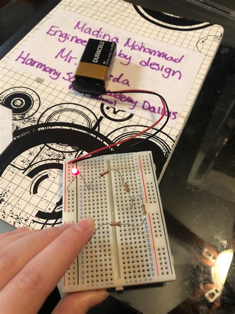 LED Breadboard: Series Circuit - ENGINEERING