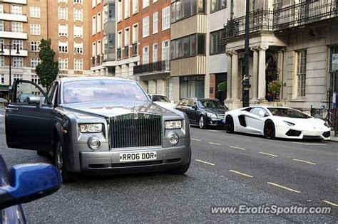 Rolls Royce Phantom spotted in London, United Kingdom on 08/20/2014, photo 2