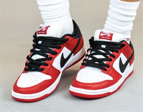 ON-FEET LOOK AT THE NIKE SB DUNK LOW CHICAGO | DailySole