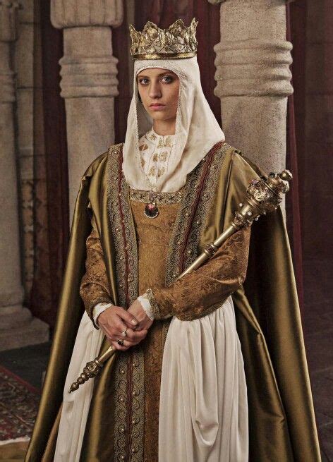 Reina Isabel la catolica | Historical dresses, Medieval fashion, Historical fashion