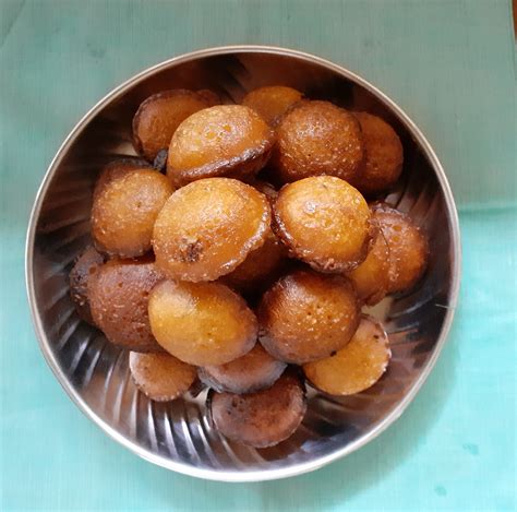 Rajjo's Kitchenn: UNNI APPAM/NEI APPAM/SWEET APPAM