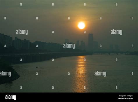 Seoul Han River Sunset Stock Photo - Alamy