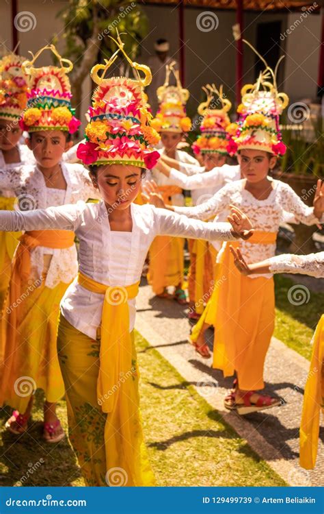 BALI, INDONESIA - OCTOBER 3, 2018: Balinese Girls Ritual Dance in ...