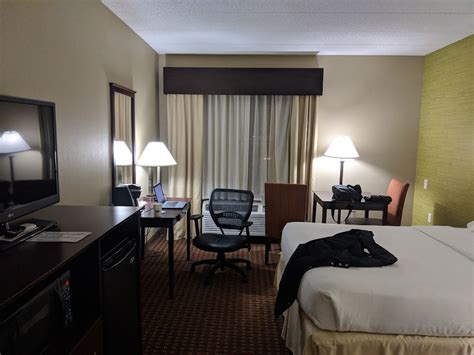 Park Sleep Fly Packages at Holiday Inn Express & Suites West Indianapolis Airport