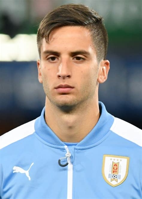 Rodrigo Bentancur Height, Weight, Age, Girlfriend, Family, Biography