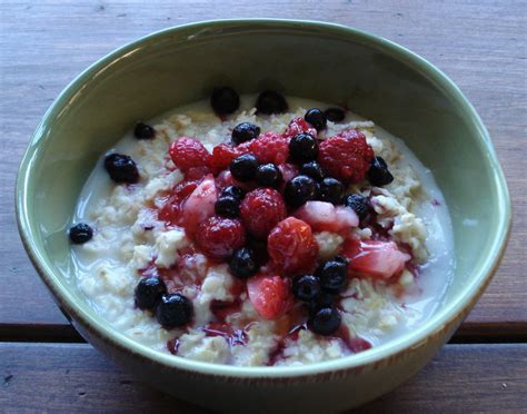 Oatmeal w/ Berries — Real Food Tastes Good