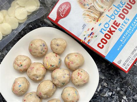 REVIEW: Betty Crocker No-Bake Cookie Dough Bites (Birthday Cake) - Junk ...