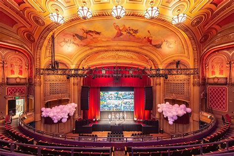 San Francisco Theatres: The Warfield Theatre: interior