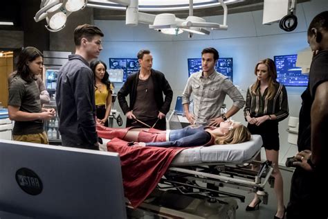 New Stills From THE FLASH/SUPERGIRL Musical Crossover Episode Provide ...