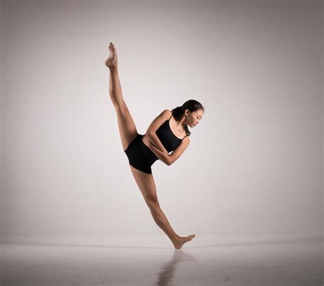 How I Shoot Dancers: 4 Simple Tips | Dance photography poses, Dancer ...