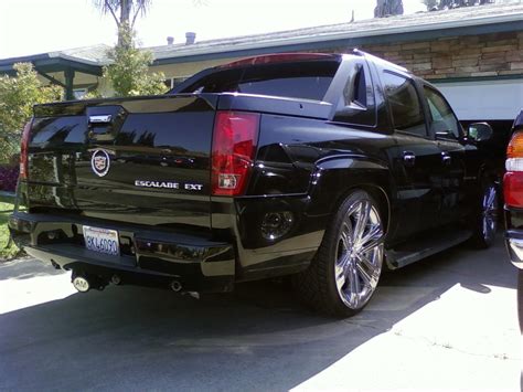 2005 Cadillac Escalade EXT - Information and photos - MOMENTcar