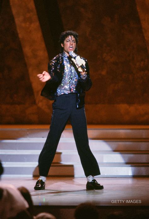 Michael Jackson Premieres Moonwalk On TV At Motown 25 Anniversary 1983 - Michael Jackson ...