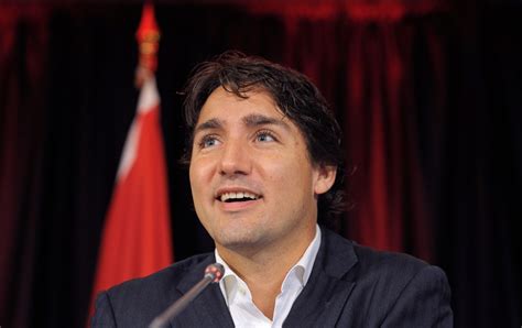 Justin Trudeau waiting until 2015 to reveal details of economic ...