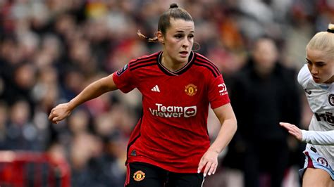 Ella Toone makes Manchester United history! Lionesses star brings up record-breaking milestone ...