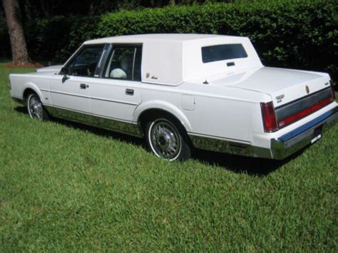 Sell used 1989 Lincoln Town Car Signature Presidential 44k Miles! in ...