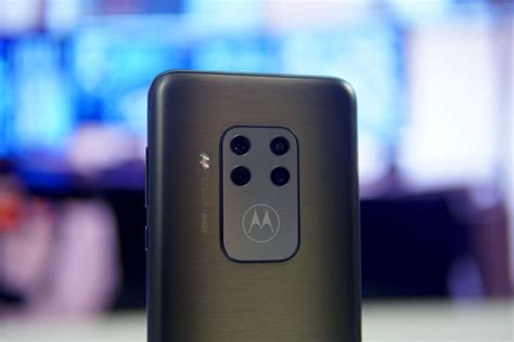 Motorola One Zoom Camera Review | Ubergizmo