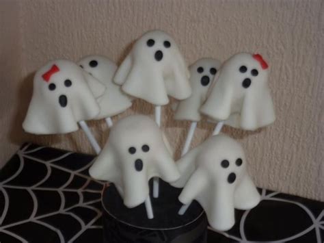 Ghost cake pops Halloween Cake Pops, Halloween Snacks, Happy Halloween, Halloween Party, Ghost ...