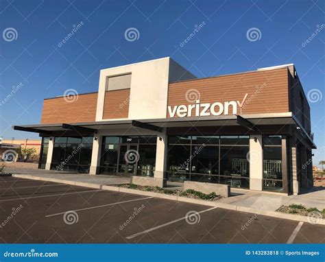 Verizon Wireless Retail Store. Editorial Stock Photo - Image of shop, sign: 143283818