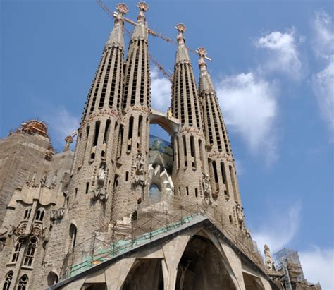 Sagrada Familia Tourist Attractions In Spain - k-Music