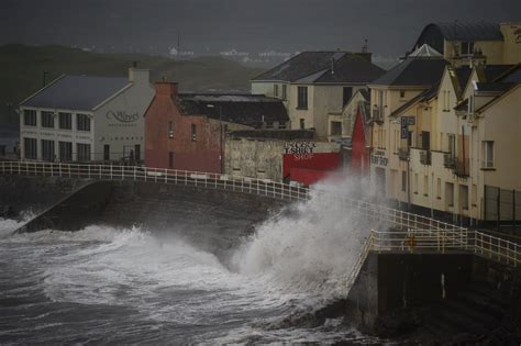 Deadly storm batters Ireland | Otago Daily Times Online News