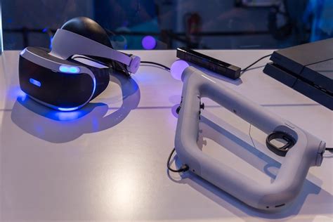Playstation VR Headset and Controller on a white desk - Creative Commons Bilder