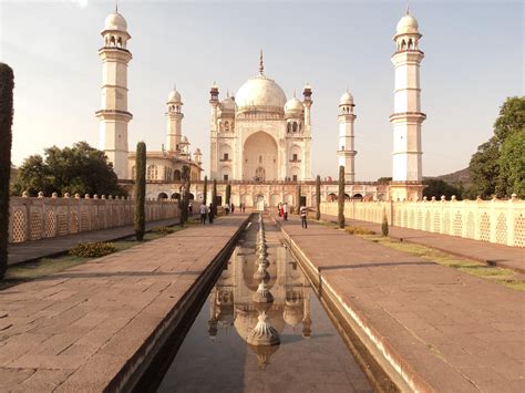 Bibi Ka Maqbara – India's "Fake" Taj Mahal