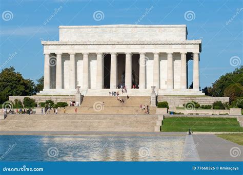 The Lincoln Memorial and the Reflecting Pool in Washington Editorial ...