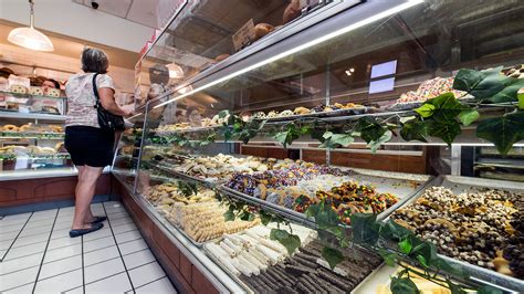 Racine Bakery | Restaurants in Garfield Ridge, Chicago