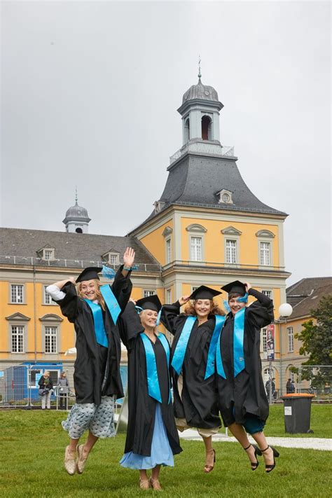 Graduation as a walk — University of Bonn