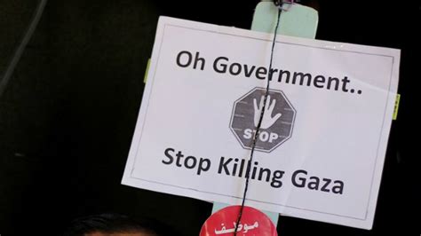 Gaza laborers protest government cutbacks | The Times of Israel