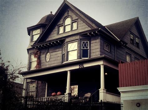 Why Are Victorian Houses So Creepy?