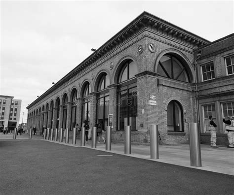 Cambridge Railway Station in Black and White Editorial Photo - Image of building, mass: 130011226