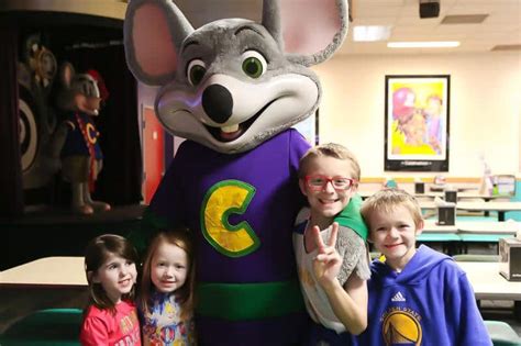 The Ultimate Guide to A Chuck E Cheese Birthday Party - Play Party Plan