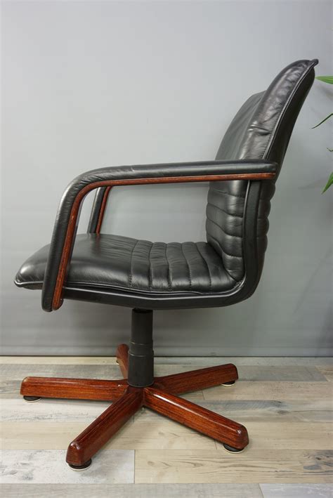 Vintage swivel office chair in wood and leather - 1960s - Design Market