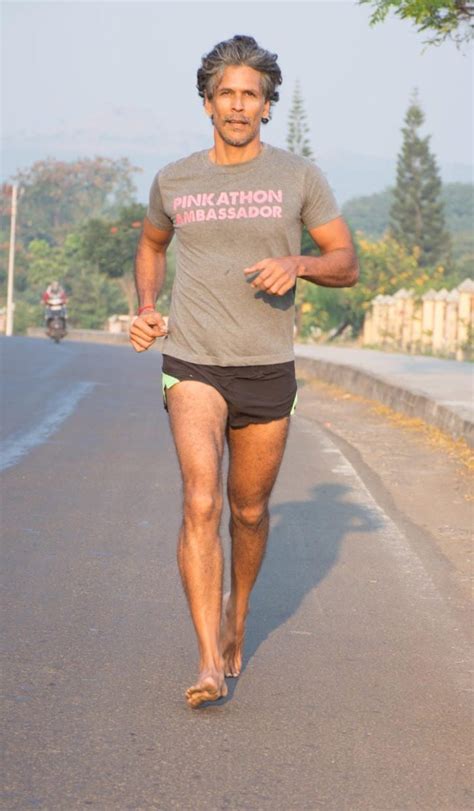 TRUE Ironman Milind Soman Is Running Barefoot From Ahmedabad To Mumbai | Tomatoheart