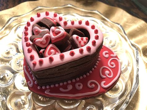 Valentine’s sugar cookie edible box. | Cookie decorating, Edible cookie ...