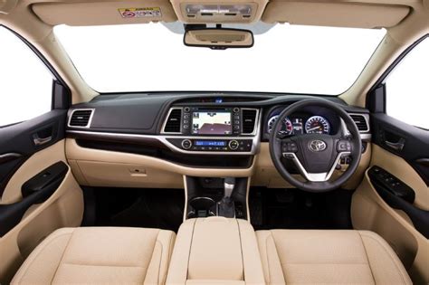 2014 Toyota Kluger Grande interior