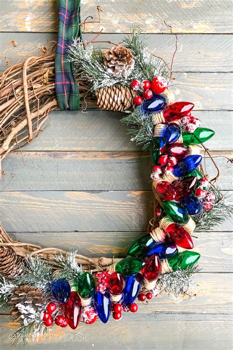 Vintage Christmas Lights DIY Holiday Wreath | The Happy Housie