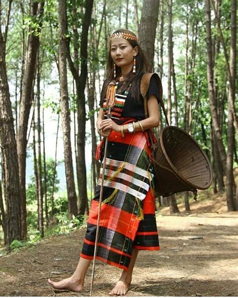 Manipur naga Instagram [Root] Traditional Dresses Designs, Traditional ...