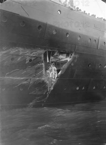 Hole torn in the hull of 'RMS Olympic' after the collision with 'HMS Hawke' in t. - Photo12 ...