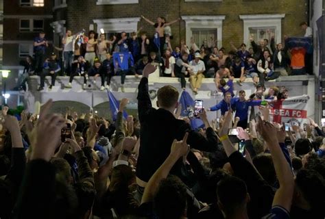 Chelsea fans celebrate into the night after Champions League win | The ...