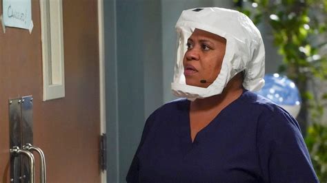 'Grey's Anatomy' Closes Out Season 17 With 6 Unanswered Questions | Entertainment Tonight