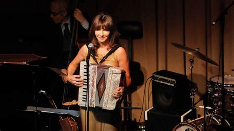 Mary Steenburgen Sings for 'Last Vegas'