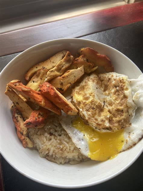 [Homemade] fried rice, duck egg, and chicken of the woods I foraged ...